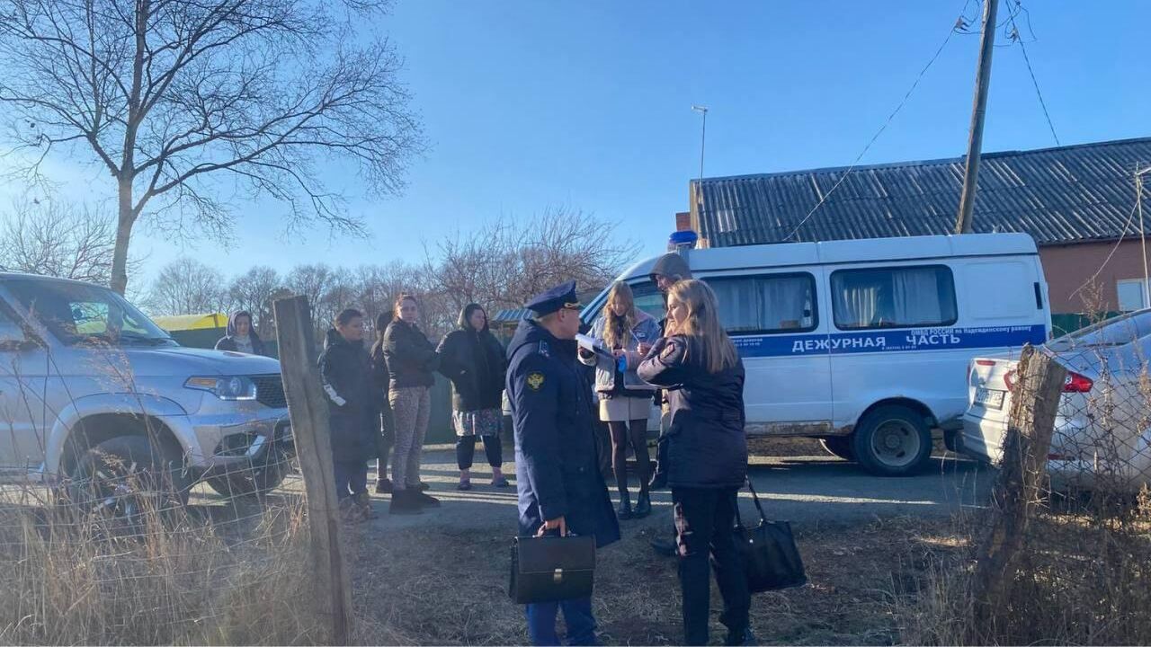 В Архангельской области ребенка родили в туалете ТЦ и оставили в лесу - РИА  Новости, 07.05.2024