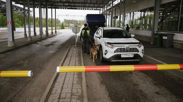 Автомобили на пункте пропуска Нуйямаа, Финляндия