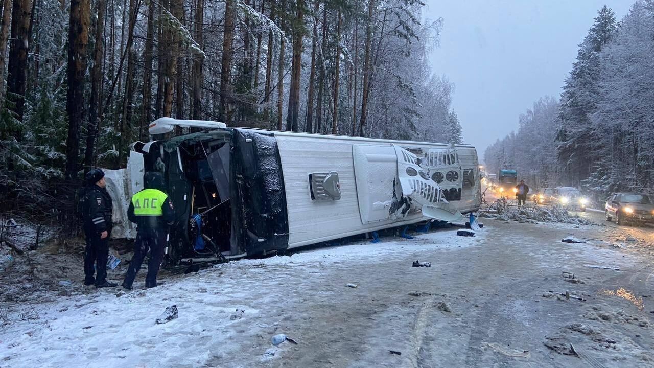 Погибшей в ДТП с автобусом на Урале оказалась жена известного блогера - РИА  Новости, 15.11.2023