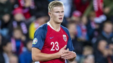 Нападающий сборной Норвегии Эрлинг Холанд Нападающий сборной Норвегии Эрлинг Холанд