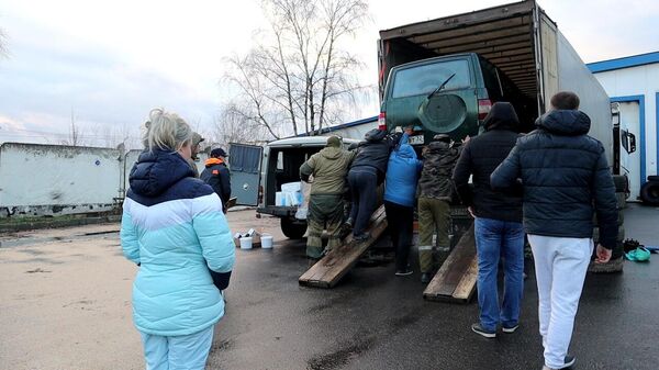 Погрузка автотранспорта из Брянской области для бойцов спецоперации