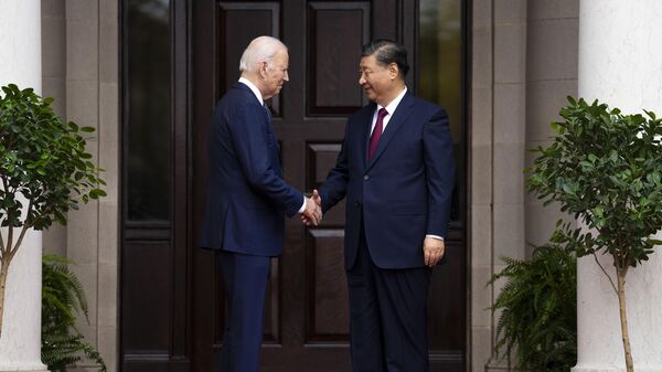 Председатель КНР Си Цзиньпин и президент США Джо Байден во время встречи на саммите АТЭС