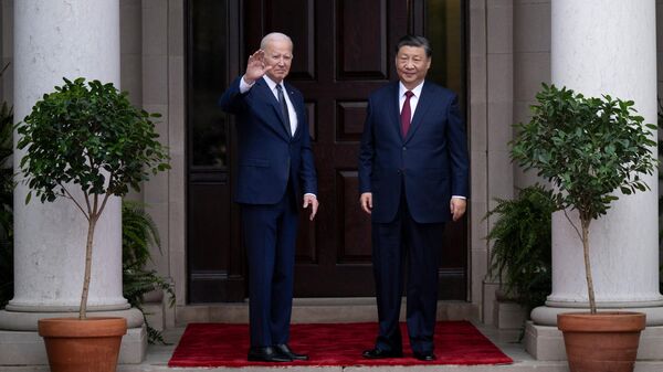 Председатель КНР Си Цзиньпин и президент США Джо Байден во время встречи на саммите АТЭС. 15 ноября 2023