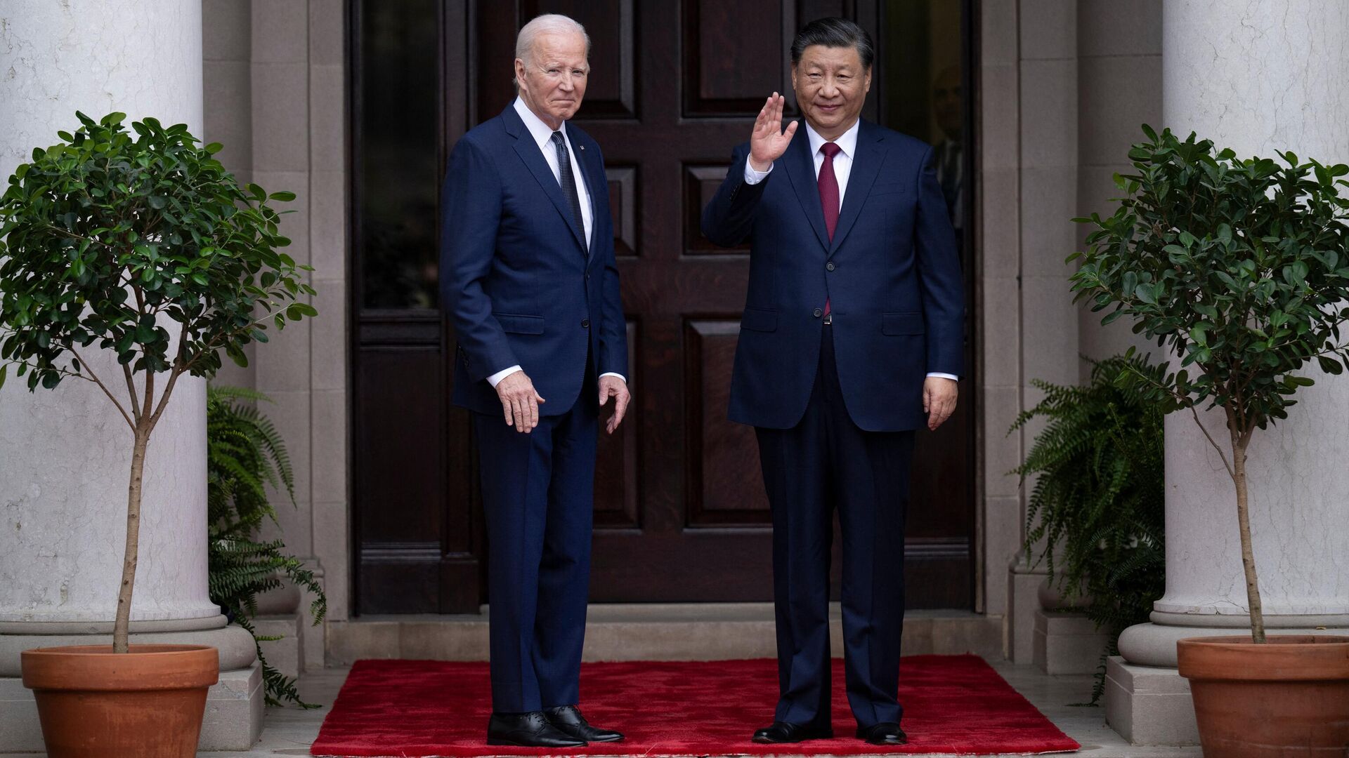 Председатель КНР Си Цзиньпин и президент США Джо Байден во время встречи на саммите АТЭС. 15 ноября 2023 - РИА Новости, 1920, 16.11.2023