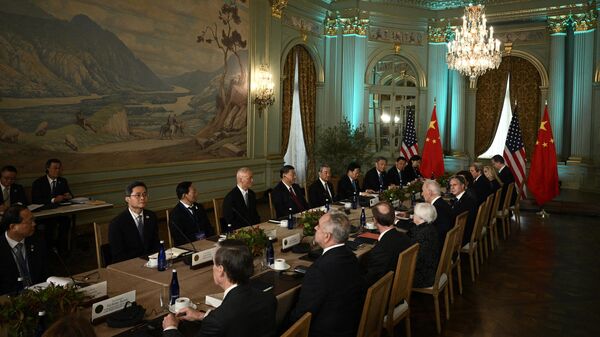 Председатель КНР Си Цзиньпин и президент США Джо Байден во время переговоров в рамках саммита АТЭС