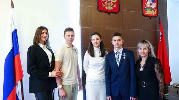 Вице-губернатор Подмосковья наградила двух юных школьников медалями за мужество