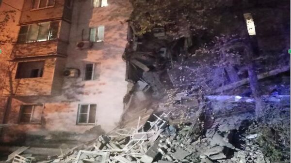 На месте обрушения части дома в Астрахани