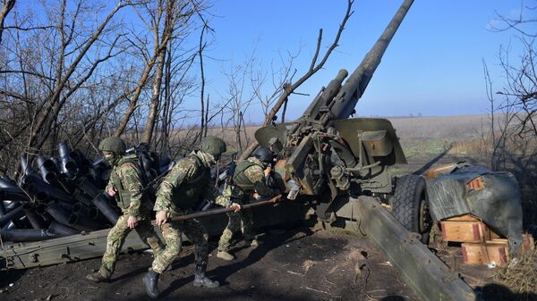 Артиллеристы ВС России ведут огонь из 152-мм гаубицы Мста-Б в зоне СВО