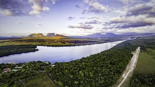 Река Каррао в национальном парке Канайма, Венесуэла