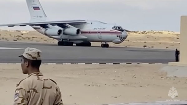 Спецборт МЧС России с гуманитарным грузом, приземлившийся в Египте
