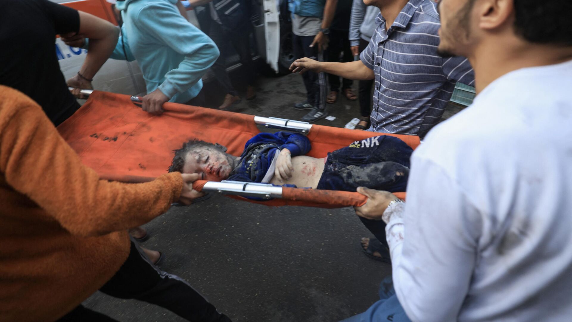 Палестинский мальчик, раненый в результате израильской бомбардировки - РИА Новости, 1920, 18.11.2023