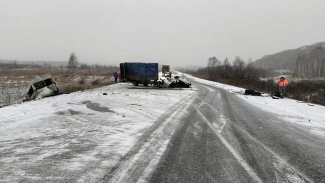 Место происшествия, где в дорожной аварии с участием маршрутного автобуса погиб один человек в Новосибирской области. 19 ноября 2023