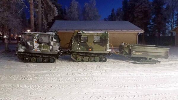 Техника финских военных на пункте пропуска Салла