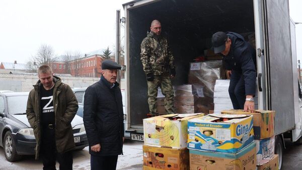 Погрузка гуманитарного груза из Орловской области для бойцов спецоперации