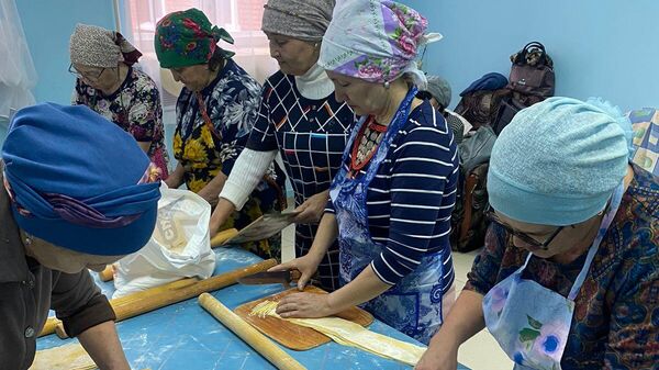 Жительницы Белорецкого района Башкирии изготовили десять килограммов домашней лапши для участников СВО