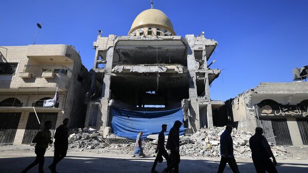 Разрушенная в результате израильского авиаудара мечеть в городе Хан-Юнис на юге сектора Газа