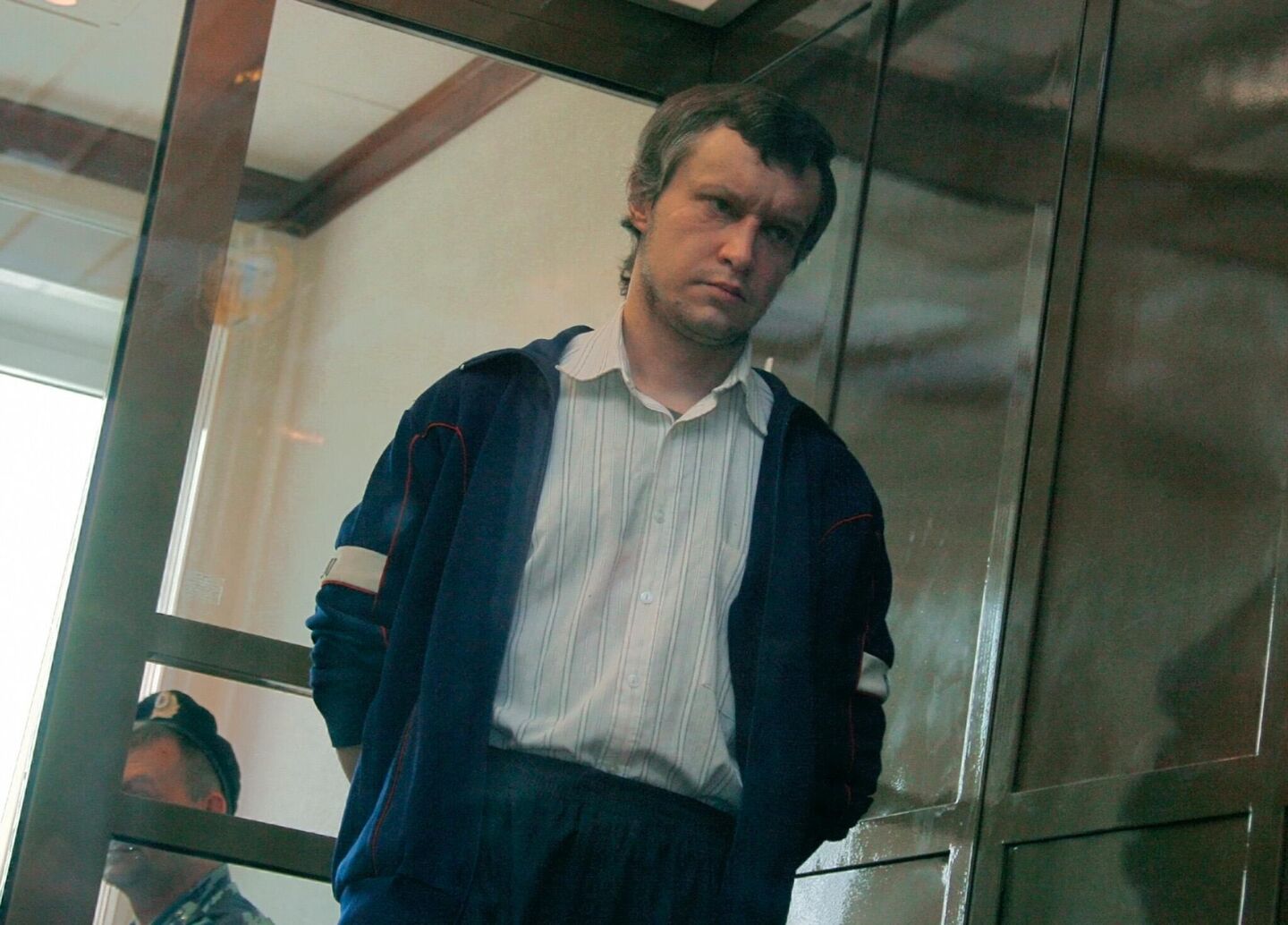 Подсудимый Александр Пичушкин перед началом слушания уголовного дела в Московском городском суде. Александр Пичушкин, так называемый Битцевский маньяк, обвиняется в 49 убийствах Подсудимый Александр Пичушкин перед началом слушания уголовного дела в Московском городском суде. Александр Пичушкин, так называемый Битцевский маньяк, обвиняется в 49 убийствах
