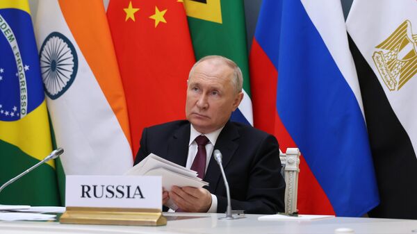 Президент РФ Владимир Путин в режиме видеоконференции принимает участие во внеочередном саммите БРИКС по палестино-израильскому конфликту