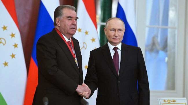 Президент РФ Владимир Путин и президент Таджикистана Эмомали Рахмон. Архивное фото