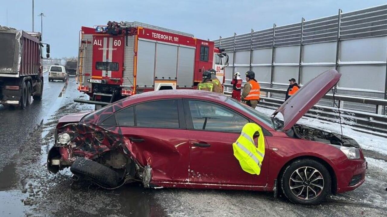 В Петербурге водитель погиб под колесами своего автомобиля - РИА Новости,  21.11.2023