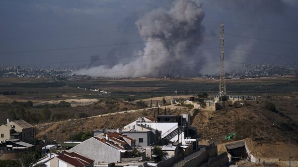 Вид на обстрел сектора Газа из израильского города Сдерот