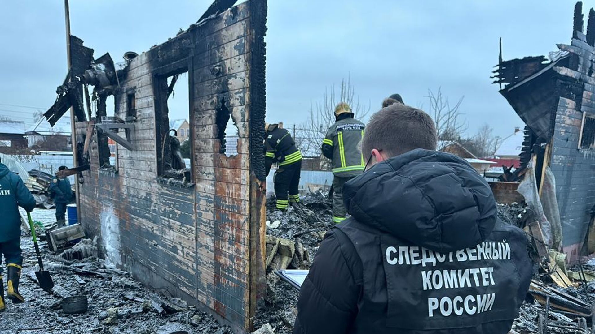 Последствия пожара в частном доме в Люберцах. 22 ноября 2023 - РИА Новости, 1920, 22.11.2023
