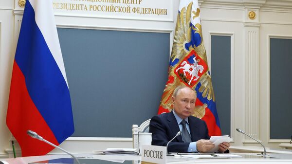 Президент РФ Владимир Путин в режиме видеоконференции принимает участие во внеочередном саммите Группы двадцати