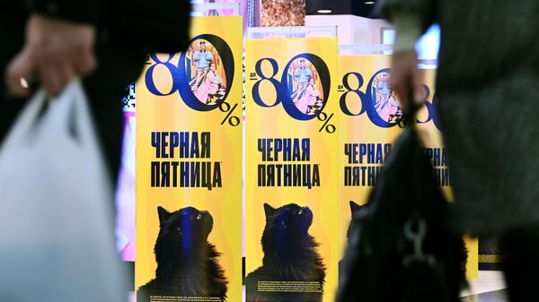 Реклама в торгово-развлекательном центре Афимолл Сити в Москве во время акции Черная пятница