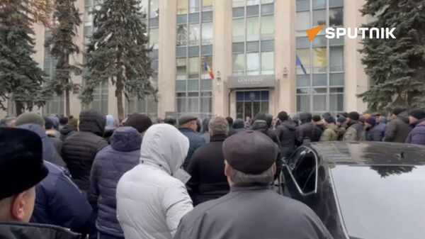 Протест автоперевозчиков у здания правительства Молдавии