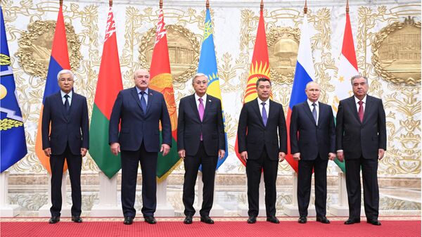  Президент России Владимир Путин на церемонии совместного фотографирования участников сессии Совета коллективной безопасности ОДКБ в Минске