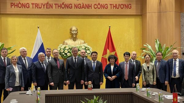 Министр промышленности и торговли Вьетнама Нгуен Хонг Зиен и делегация Калужской области