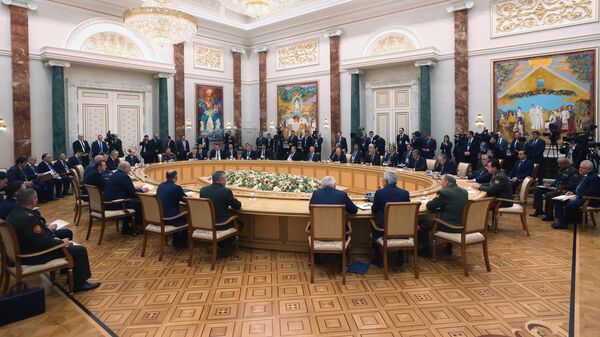 Президент РФ Владимир Путин на заседании в широком составе Совета коллективной безопасности ОДКБ
