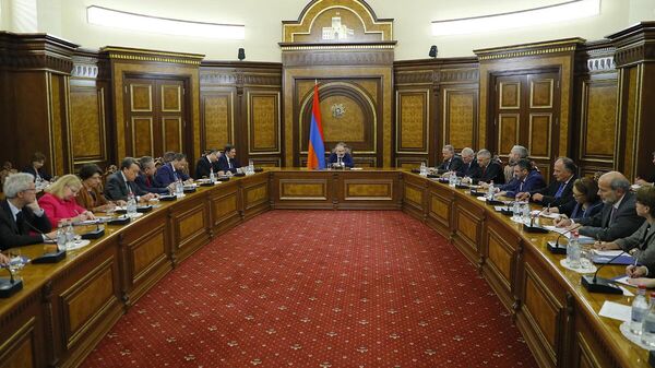 Премьер-министр Армении Никол Пашинян во время встречи с послами Евросоюза и стран-членов ЕС. 23 ноября 2023