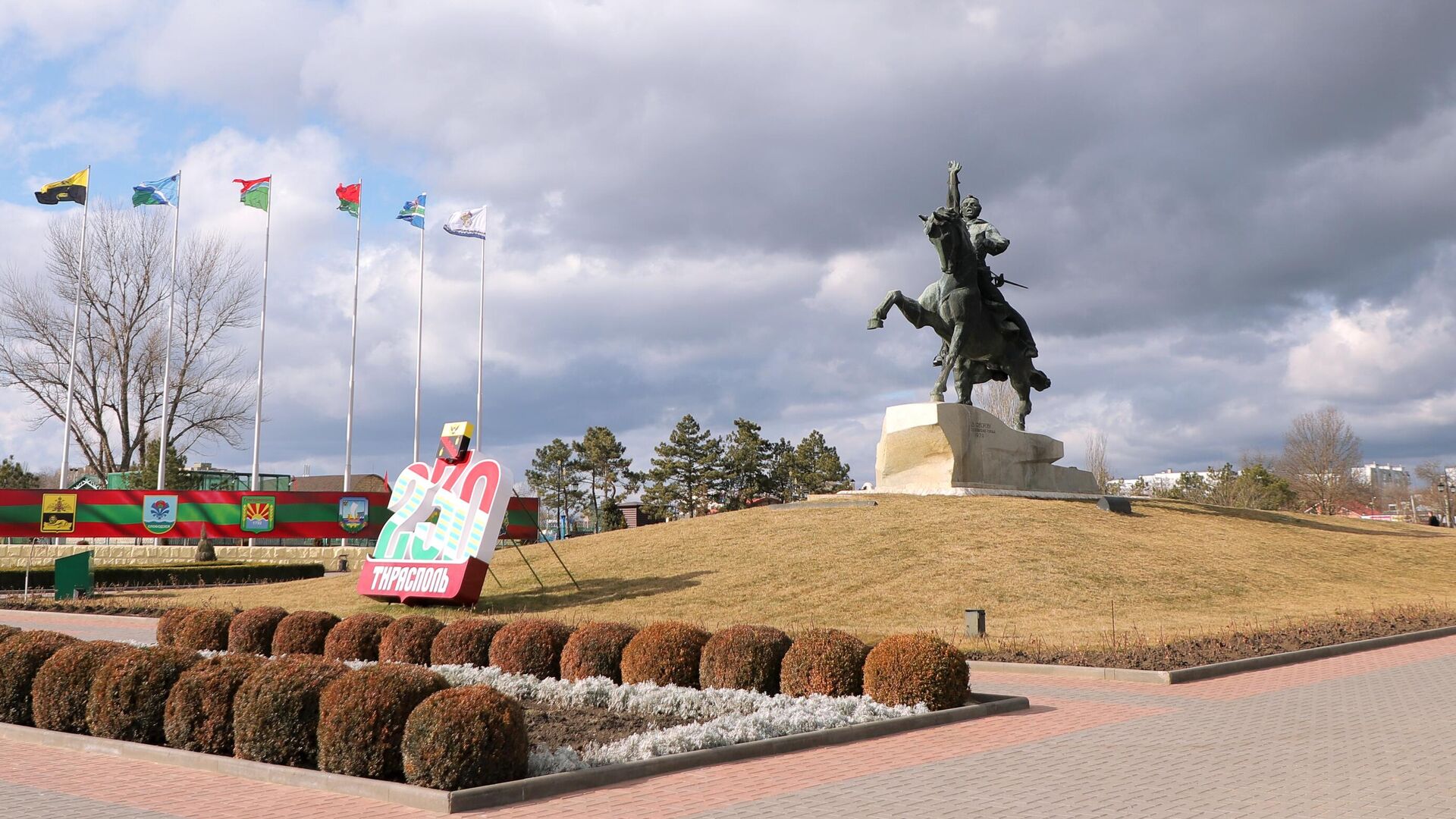 Памятник Александру Суворову у Екатерининского парка в Тирасполе - РИА Новости, 1920, 23.11.2023