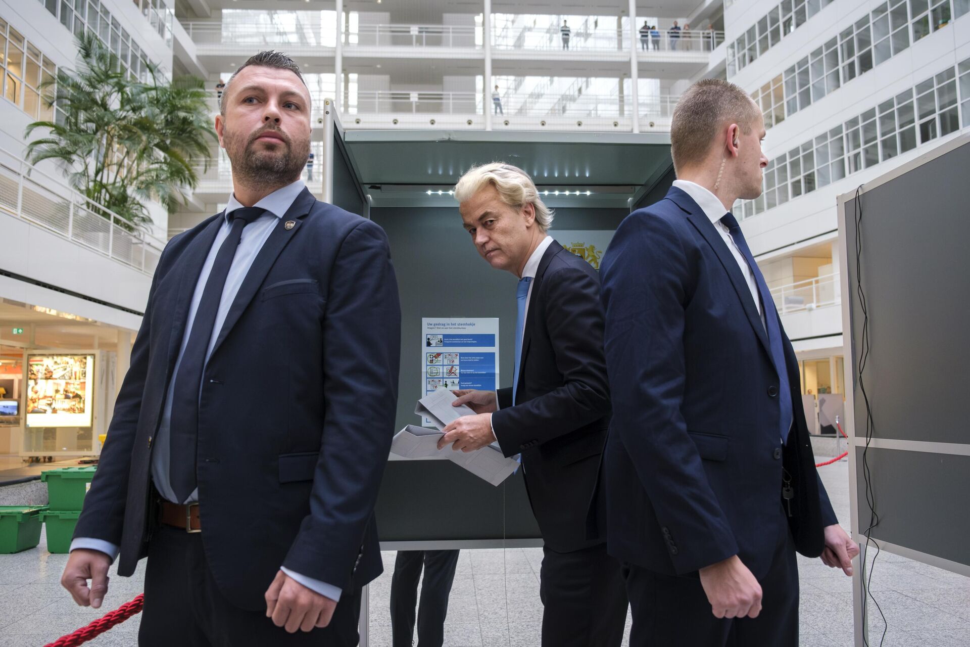На парламентских выборах в Нидерландах лидирует ультраправая Партия свободы