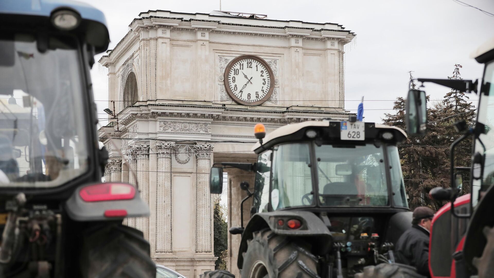 Молдавские фермеры возобновили протесты в Кишиневе - РИА Новости, 30.11.2023