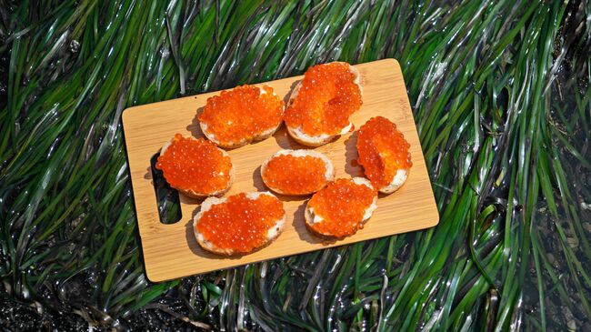 Бутерброды с красной икрой. Бутерброды с красной икрой.