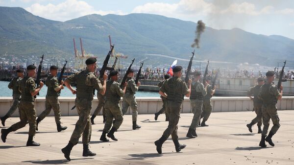 Морские пехотинцы в показательных выступлениях на праздновании Дня Военно-морского флота в Новороссийске
