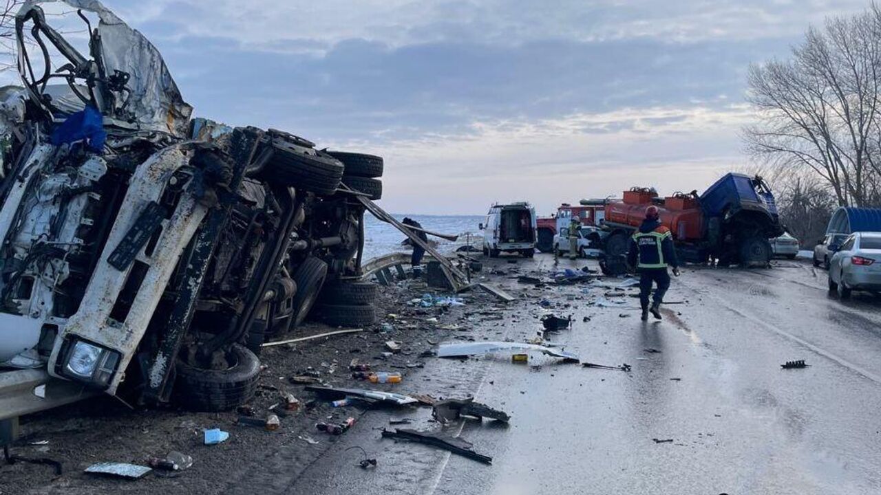 Прокуратура назвала виновного в ДТП с бензовозом под Саратовом - РИА  Новости, 26.11.2023