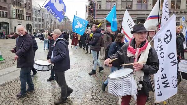 Демонстрация в Амстердаме против поставок оружия Украине