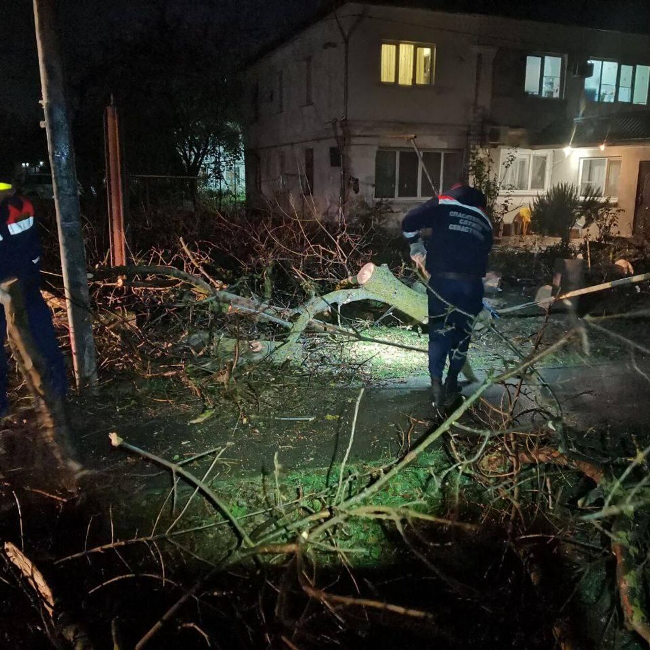 В Крыму из-за шторма без света остались почти полмиллиона человек - РИА  Новости, 27.11.2023