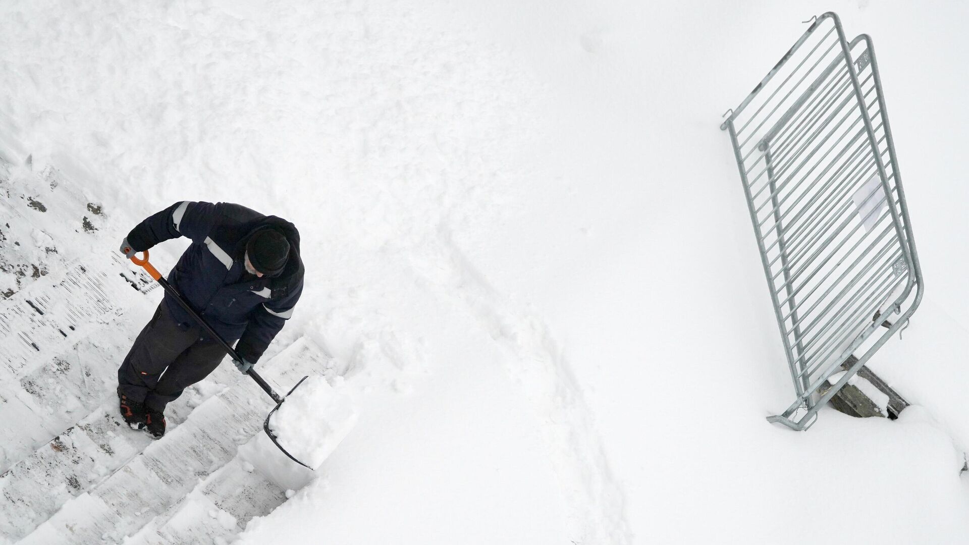 СМИ: три человека замерзли насмерть из-за снегопадов в Одессе - Радио  Sputnik, 27.11.2023