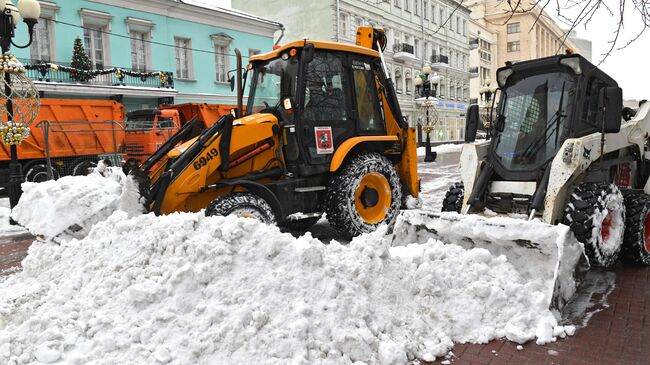 Коммунальные службы ликвидируют последствия снегопада в Москве. Архивное фото