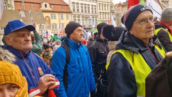 Антиправительственный митинг в Праге