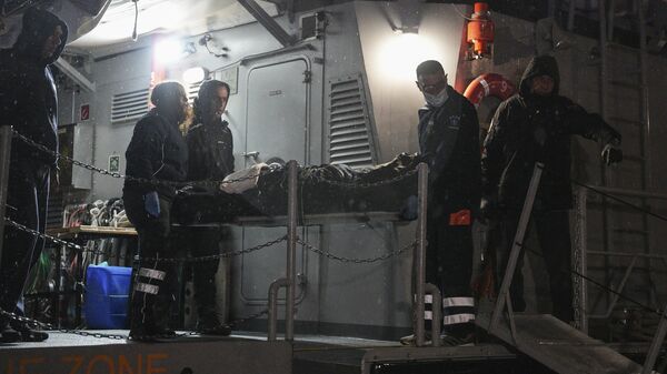 Спасатели подняли тело одного погибшего члена экипажа Raptor у греческого острова Лесбос