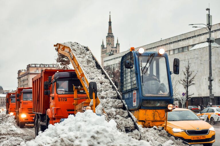 Уборка снега в Москве