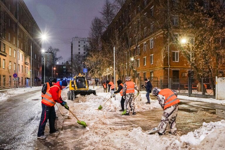 Уборка снега в Москве