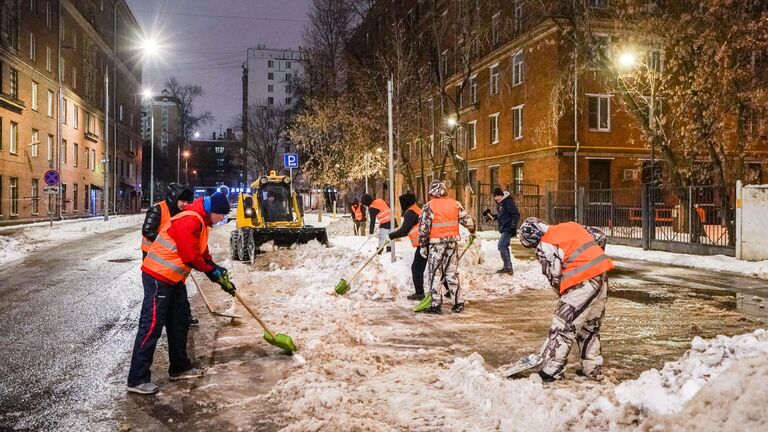 Уборка снега в Москве