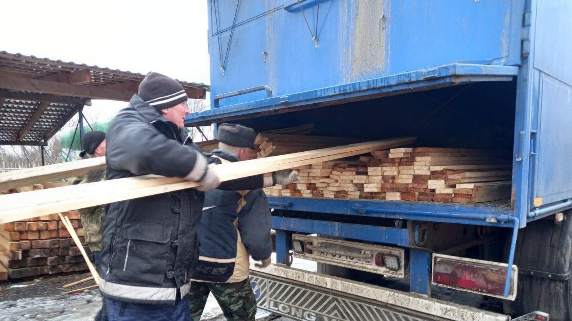 Voronezh residents donated building materials, tools and warm clothing to the Northern Military District area - RIA Novosti, 1920, 28.11.2023