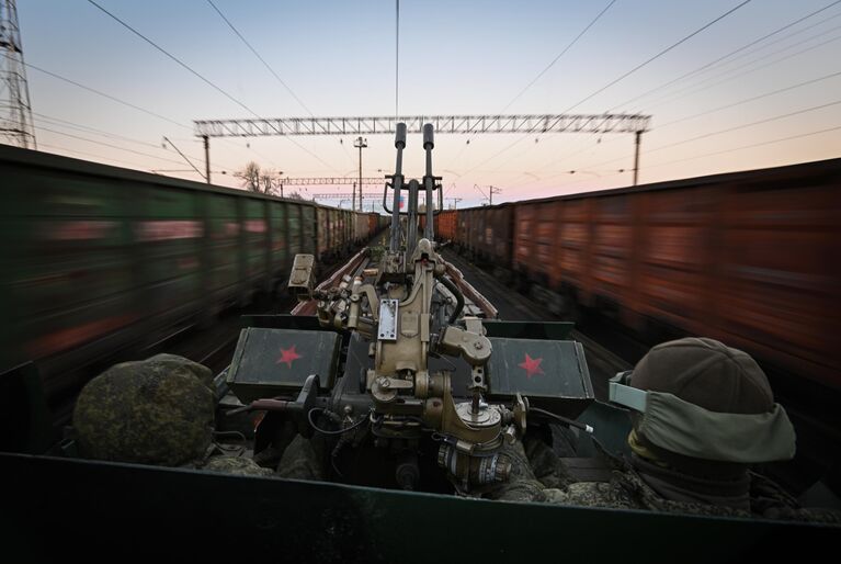 Военнослужащие Центрального военного округа ведут боевую работу на специальном бронепоезде Енисей на Краснолиманском направлении СВО